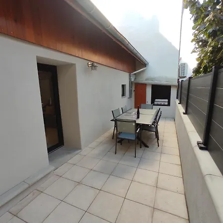 Des Trois Chateaux *